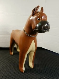 Figura de perro boxer vintage 1960 Tomi de cuero relleno MCM con collar marrón blanco - Imagen 1 de 12