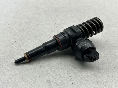 Inyector de combustible diésel Volkswagen Golf IV 2001 045130073T 85 kW NAB55666 Foto 1 de 4