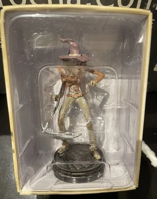EAGLEMOSS DC CHESS COLLECTION ISSUE 13 SCARECROW BLACK PAWN - FIGURINE WITH BOX - Image 1 of 3