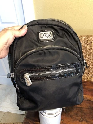 Mochila de nailon negra Brighton para mujer 13”x 10 impecable�� Foto 1 de 4