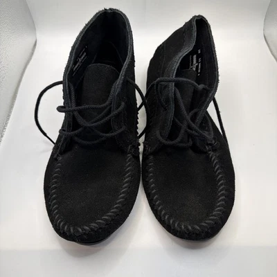 Minnetonka Womens Size 9.5 Black Suede Laces Ankle Moccasins Bootie - Image 1 of 4