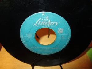 Eddie Cochran Record 45 Sittin In The Balcony / Dark Lonely Street rockabilly VG - Imagen 1 de 2