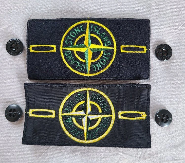 Original Stone Island Patch/Badge mit 2 Knöpfen - Bild 1 von 1