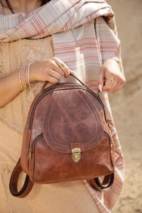 Madeline Genuine Leather Backpack - Foto 1 di 9