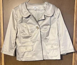 Ann Taylor LOFT Plissee Kragen und Ärmel Satin Cropped Jacke Größe 14 Beige - Bild 1 von 10