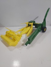 Ertl 1/16 Die Cast John Deere Forage Harvester Farm Implement w/2 Attachments