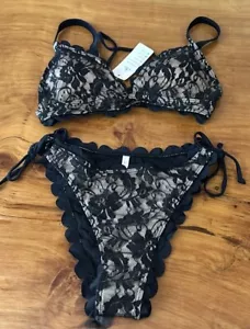 Bikini - Picture 1 of 6