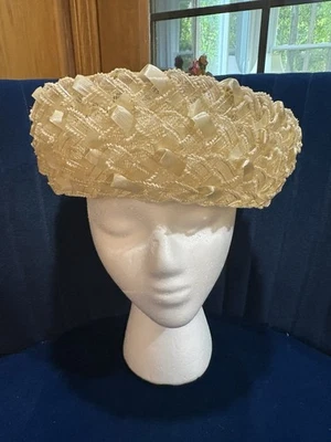 De Colección Roberta Bernays Vestido Sombrero Marfil Iglesia Derby Fiesta Paja y Tela Tejido Tejido Foto 1 de 4