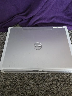 Laptop Dell Inspiron 6000 vintage, Windows XP | Batería. ¡Enciende! ¿Leer PIEZAS? Foto 1 de 4