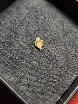 Poste sin rosca de oro y ópalo Foto 1 de 4