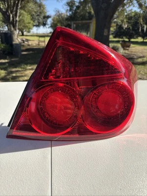 2005-2006 Infiniti G35 Passenger Right Side Tail Light Taillight Oem - Image 1 of 4