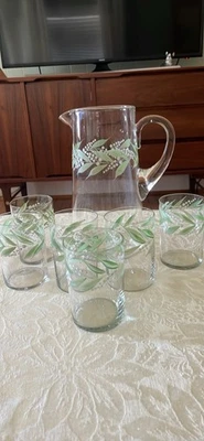 Juego de jarra y vidrio vintage con diseño de lirio del valle Foto 1 de 4