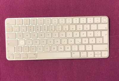 Apple Magic Keyboard Touch ID A2449 QWERTZ : gebraucht, TOP-Zustand - Bild 1 von 4