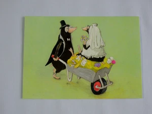 1x Postkarten Brautpaar Maulwurf Hochzeit Schubkarre Humor Angela Holzmann - Picture 1 of 2
