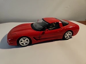 Hardtop Burago 1997 Chevrolet Corvette C5 rosso 1:18 pressofuso MADE IN ITALY - Foto 1 di 17