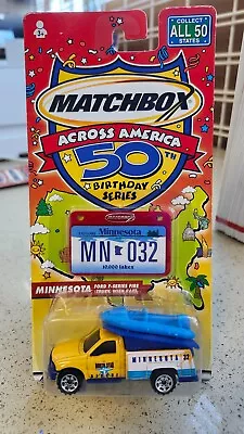 Camión de bomberos Matchbox Across America Minnesota Ford serie F con balsa Foto 1 de 3