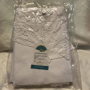 Neu in Verpackung Handarbeit Peking Spitze bestickt 21"" x 27"" off weiß Kissen Schein 100% Baumwolle - Bild 1 von 6