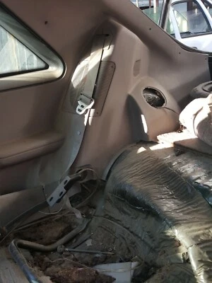 Cinturón de seguridad trasero derecho Ford Mustang GT 92 hatchback gris retractor   Foto 1 de 4