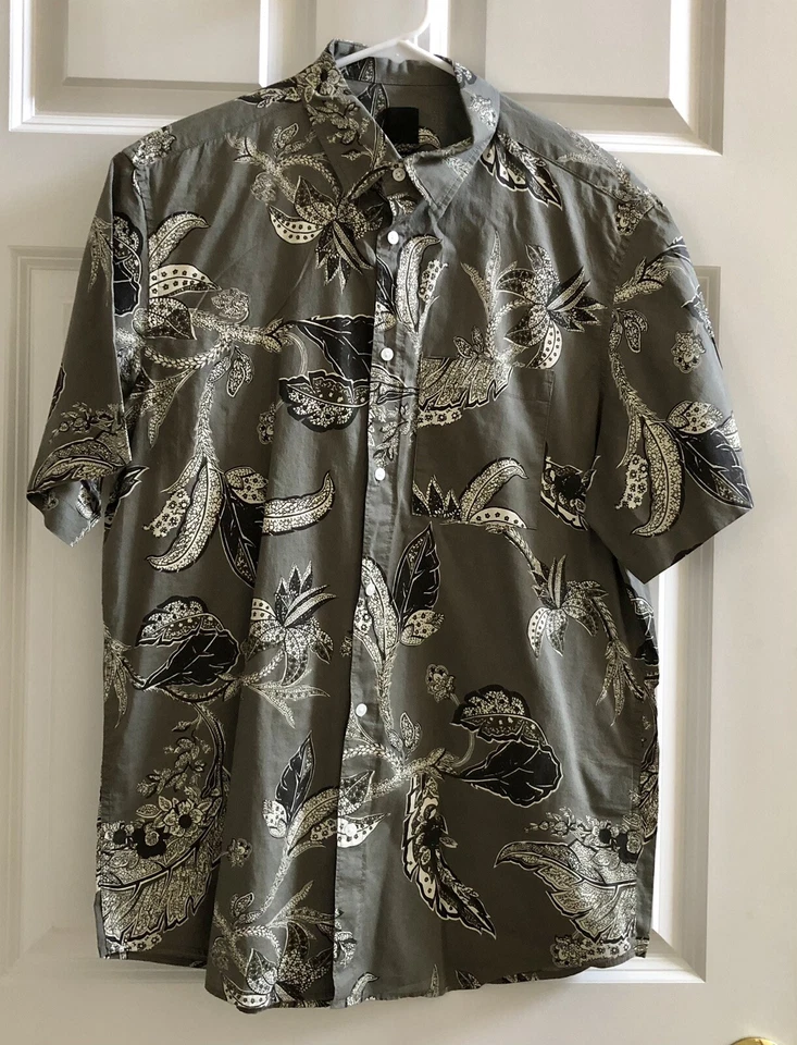 H&M Button Down Shirt Short Sleeves Floral Olive Green Men's Size Medium  - Image 1 of 4