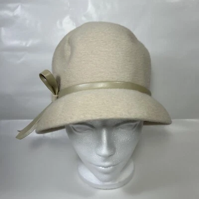 Sombrero cubo de lana vintage para mujer con lazo de cuero hecho en Italia color crema  Foto 1 de 4