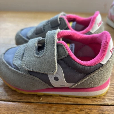 Zapatilla deportiva Saucony para niñas pequeñas talla 4,5 W Foto 1 de 4