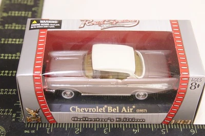 1:43 1957 Chevrolet Bel Air Pearl Die Cast 94243 YatMing Road Signature NEW - Image 1 of 3