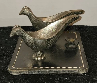 Оловянный держатель для птичьей ручки чернильница стойка на коже середина века винтажный металл - Изображение 1 из 4