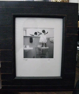 GERAHMTES FOTO VON MÄDCHEN. TITLED WINGS - Bild 1 von 2