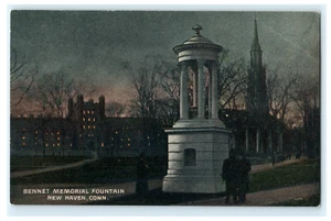 Fuente conmemorativa Bennet New Haven CT vista nocturna temprana - Imagen 1 de 2