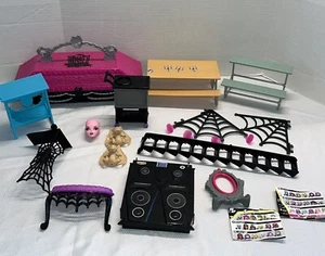 Monster High Random Furniture Replacement Parts 15 Pieces Lot  As Is - Picture 1 of 18
