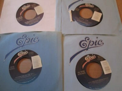 Gloria Estefan 4 45's - Image 1 of 2