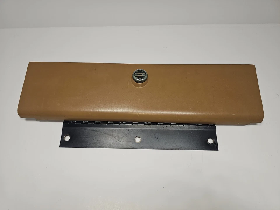 1973 - 1977 Ford Maverick / Mercury Comet перчаточный ящик дверь желтовато-коричневый - Изображение 1 из 4