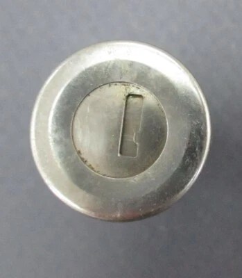 Raro cilindro maletero delantero original Chevrolet Corvair 1965 + arriba con 2 llaves B&S NOS Foto 1 de 4