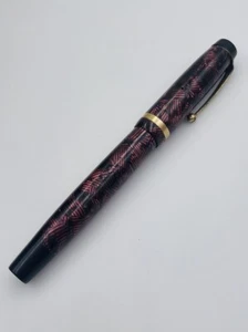 Parker Victory Antique Maroon Stripe Mottled 14k Gold Nib Fountain Pen 5 1/8" - Picture 1 of 10