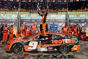 BEAUTIFUL NASCAR DRIVER CHASE ELLIOTT WINS AT TEXAS 2024  8X10 PHOTO W/ BORDERS - Picture 1 of 1