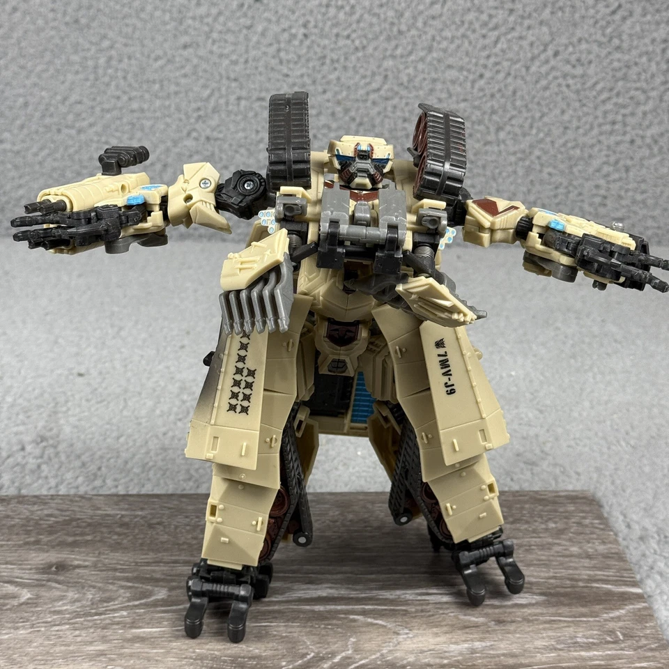 Figura de acción Transformers película Deep Desert Brawl Leader Class incompleta Foto 1 de 4