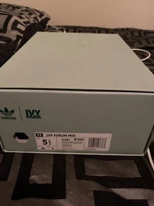 Ivy Park Forum mittelgrüner Farbton Größe 5,5 - Bild 1 von 4