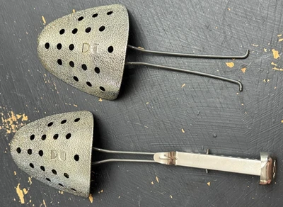 Camilla modeladora de árboles de zapatos de metal martillado EKCO vintage de EE. UU. de los años 50 ajustable Foto 1 de 4