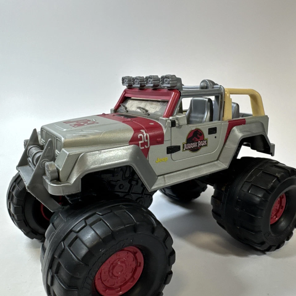 Jurassic World Park JP29 Matchbox Off Road Jeep Wrangler Monster Truck 4x4 2013 - Image 1 of 4