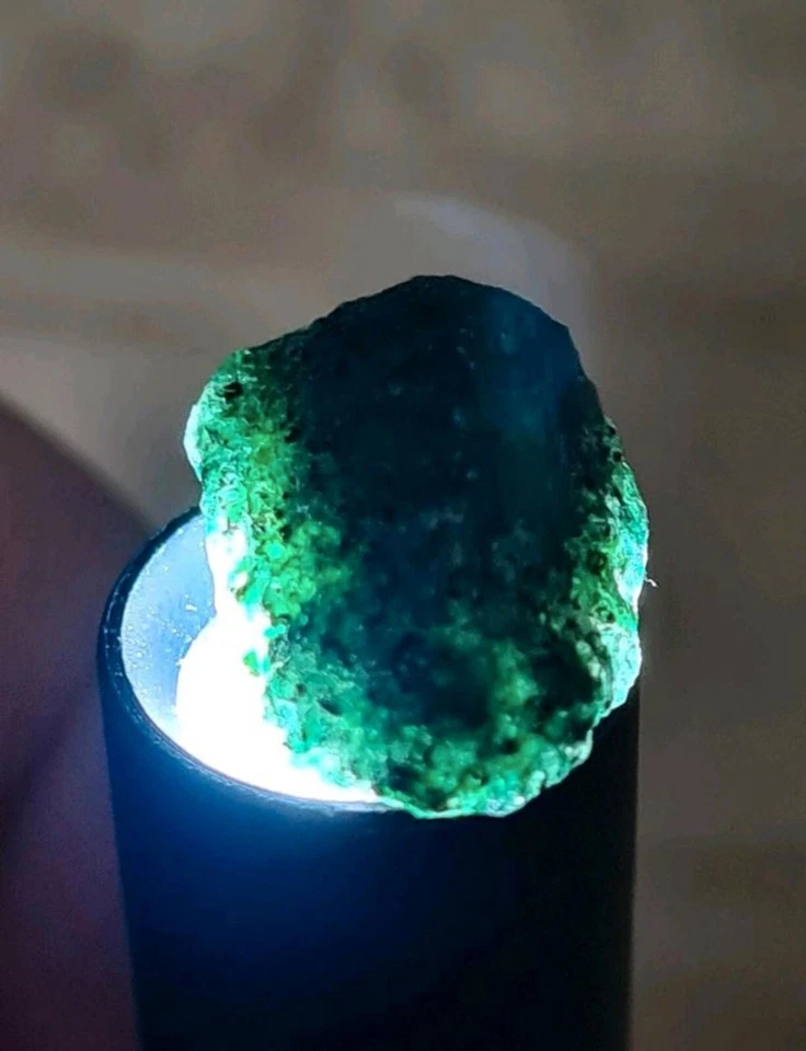 Bodenfund/ Edelstein/ Smaragd/Kristall/ Mineral/ Investition/ Schmuck/ Heilstein - Bild 1 von 4