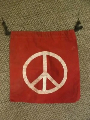 Bolso Hippy De Colección Años 60 Lona Roja Signo de Paz Símbolo Cordón Gimnasio Playa Escuela Diversión Foto 1 de 3