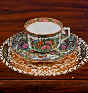 ANTIQUE CHINESE ROSE MEDALLION PORCELAIN TEA CUP & SAUCER RARE OCTAGON - Picture 1 of 5