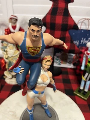 Figura Estatua 13 Pulgadas DC Comics Bombshells Power Girl & Superman Foto 1 de 4