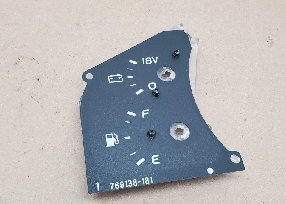 TOYOTA 98-07 LAND CRUISER LEXUS LX 470 Battery Voltage & Gas Gauges Panel Plate - Изображение 1 из 1