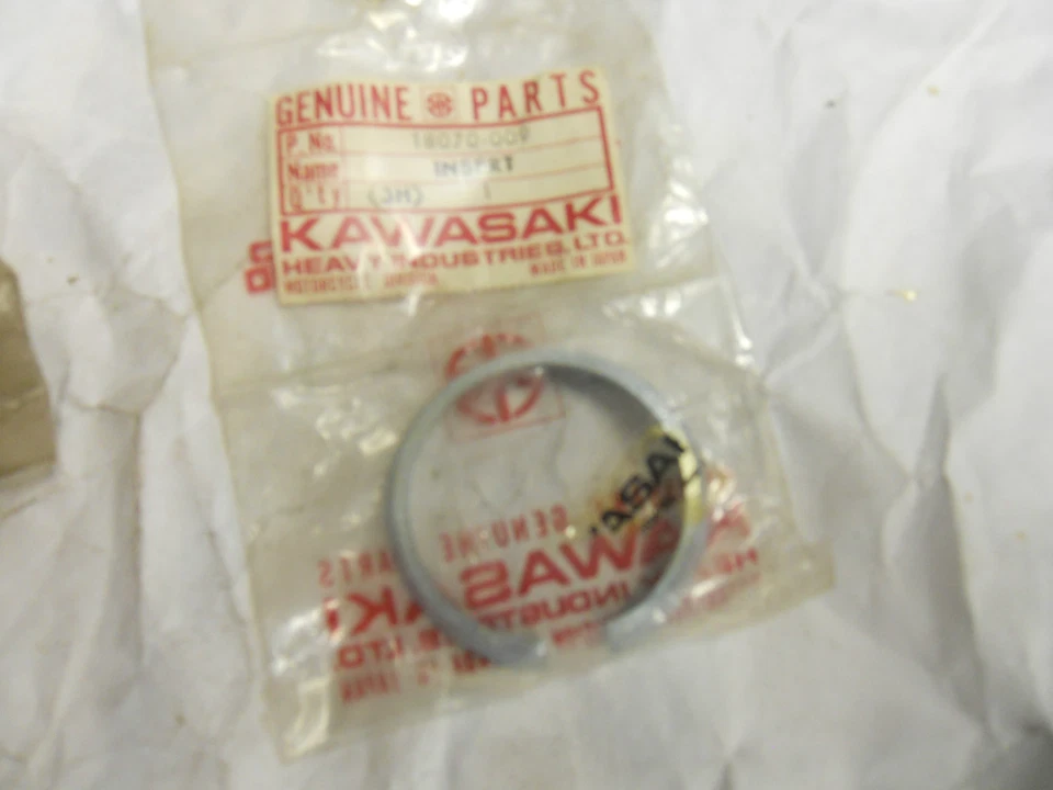 Soporte de inserción de tubo de escape Kawasaki G4TR KV100 18070-009 NUEVO DE STOCK Foto 1 de 1