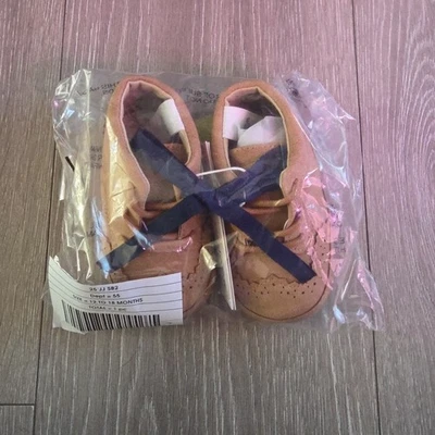 Zapatilla deportiva Janie and Jack bebé niño punta de ala 12-18M marrón claro  Foto 1 de 2