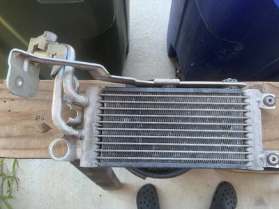 BMW M3 DCT 2010 enfriador de aceite Foto 1 de 4