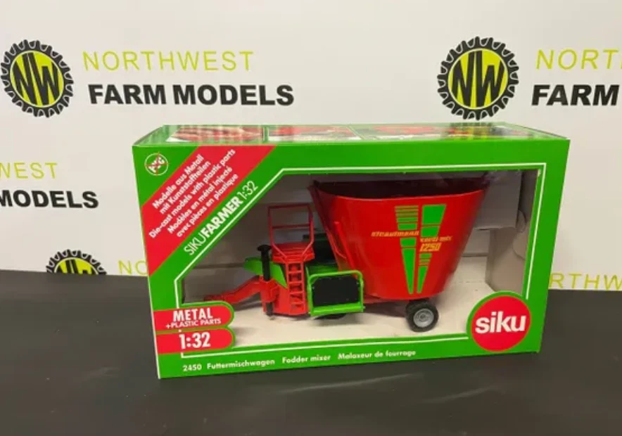 SIKU 1:32 SCALE 2450 STRAUTMANN FEEDER WAGON - Image 1 of 1