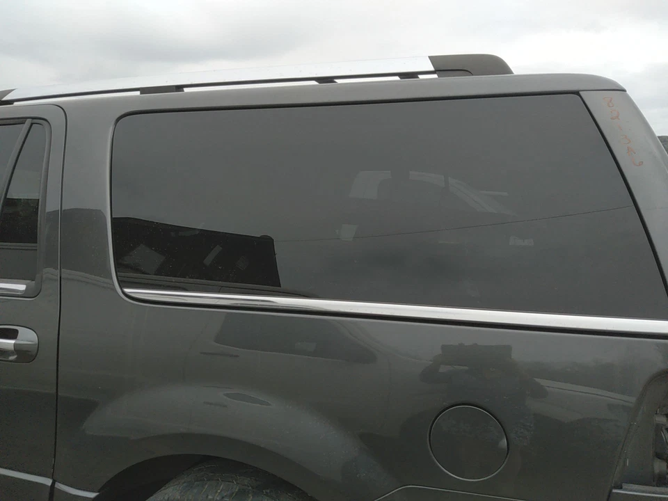 16 LINCOLN NAVIGATOR Quarter Glass/window 131' Wb (extended) Driver - Image 1 of 1