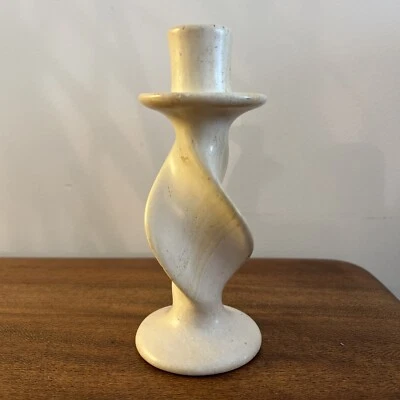 Candelabro retorcido de piedra de jabón tallado a mano africano Kenia 6" de alto beige torcido Foto 1 de 4